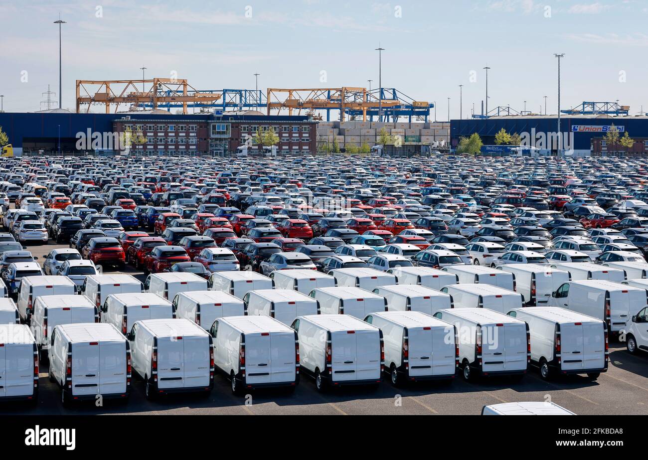 Duisburg, North Rhine-Westphalia, Germany - new cars cars and vans, car  terminal in Duisburg harbour, Kraene at the back in the container port  Stock Photo - Alamy