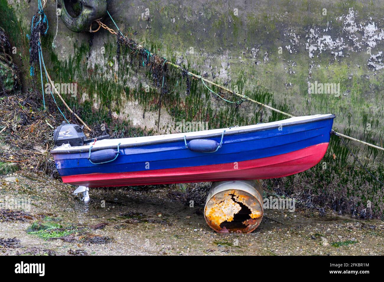 Outboard engine stuck in mud hires stock photography and images Alamy
