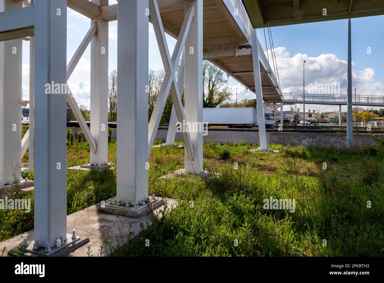 Suspension footbridge over the A45 at Rushden Lakes shopping