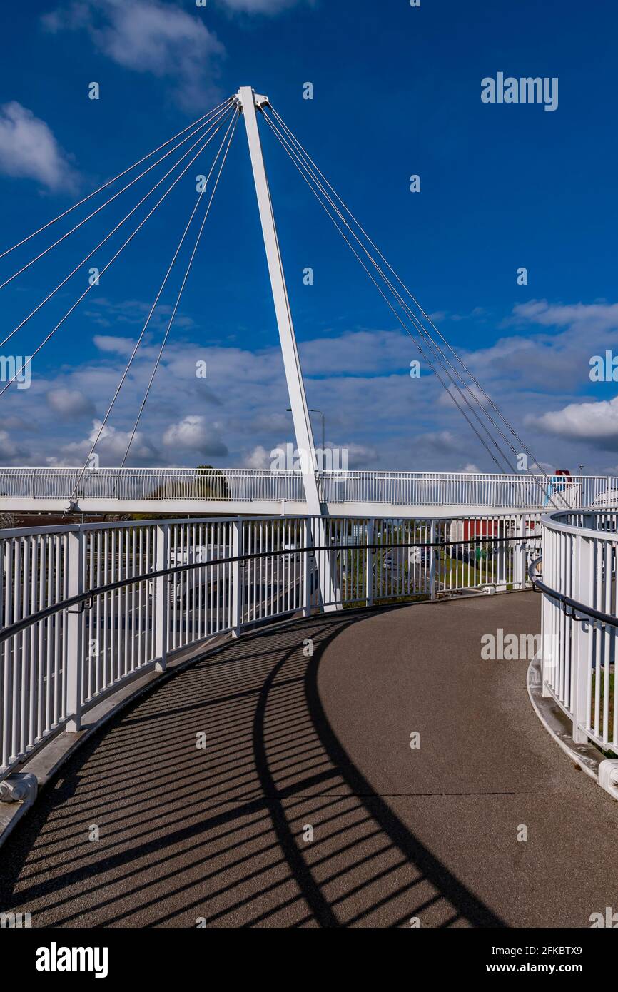 Suspension footbridge over the A45 at Rushden Lakes shopping