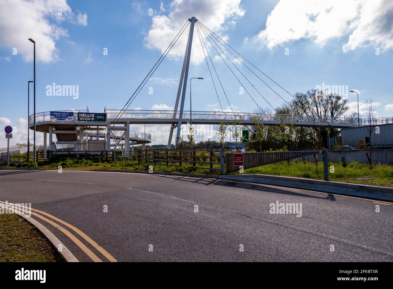 Suspension footbridge over the A45 at Rushden Lakes shopping