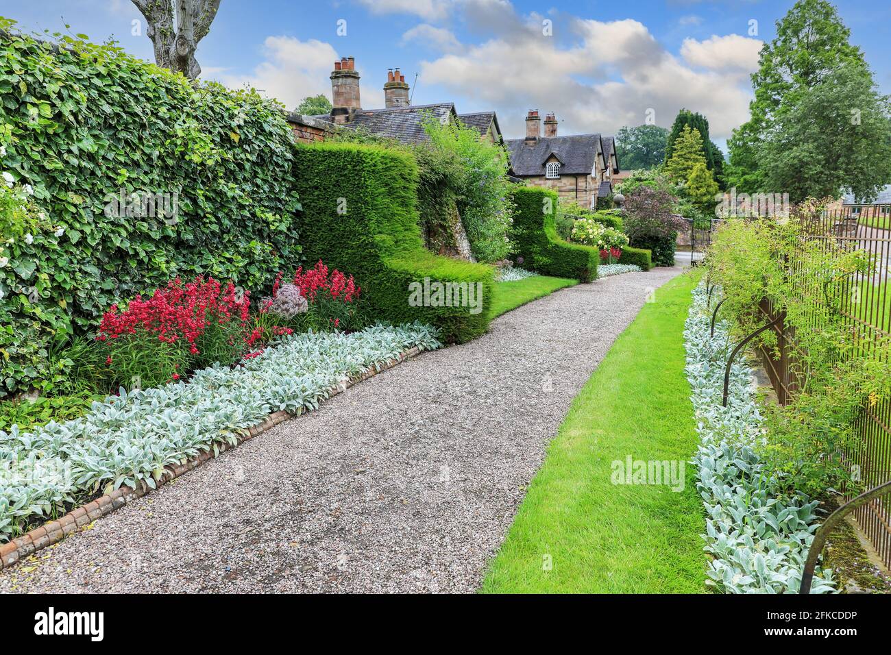 Herbaceous border path hi-res stock photography and images - Alamy