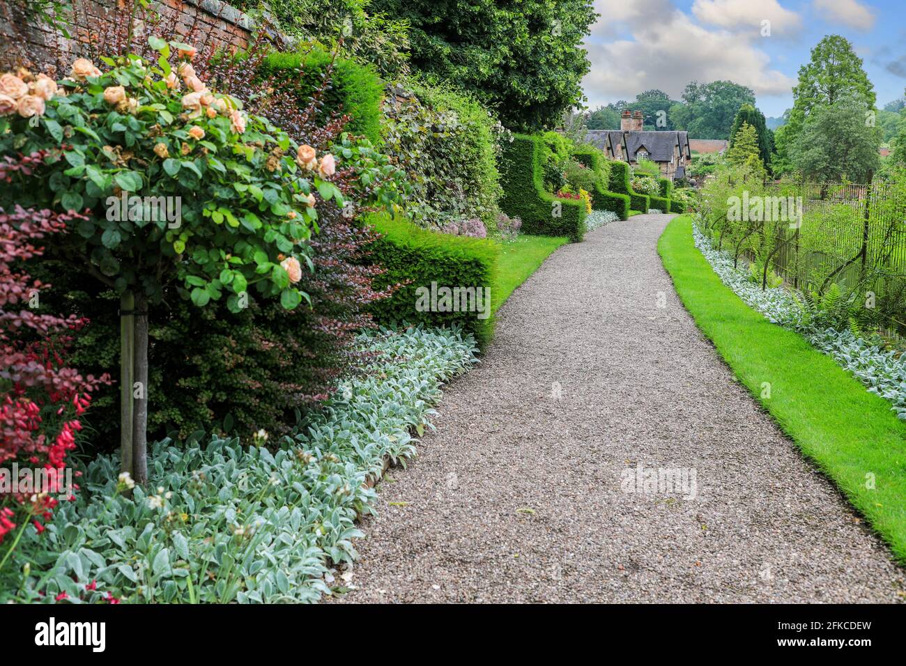 Herbaceous borders hi-res stock photography and images - Alamy