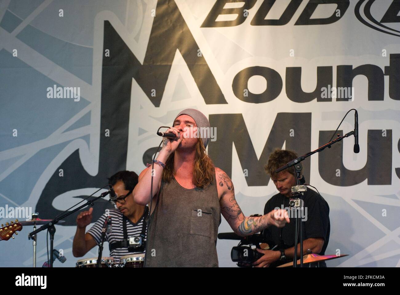 Vocalist Jared 'Dirty J' Watson of Dirty Heads performing in Vail (2011), Colorado, USA Stock Photo
