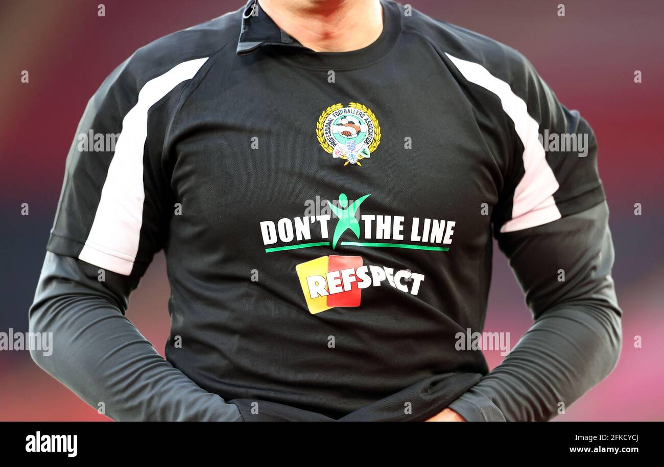 Referee Robert Jones warms up wearing an anti racism dontxtheline top before the Premier League match at St. Mary's Stadium, Southampton. Picture date: Friday April 30, 2021. Stock Photo