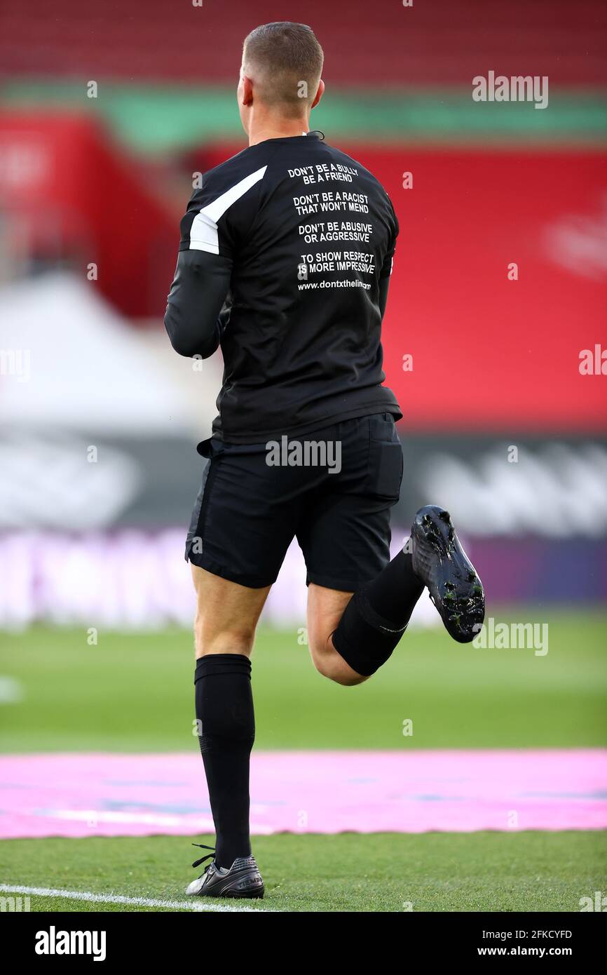 Referee Robert Jones warms up wearing an anti racism dontxtheline top before the Premier League match at St. Mary's Stadium, Southampton. Picture date: Friday April 30, 2021. Stock Photo