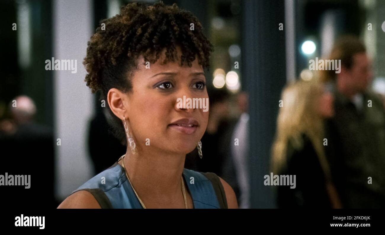 USA. Tracie Thoms in a scene from (C)Fox 2000 Pictures film: The Devil  Wears Prada (2006). Plot: A smart but sensible new graduate lands a job as  an assistant to Miranda Priestly,