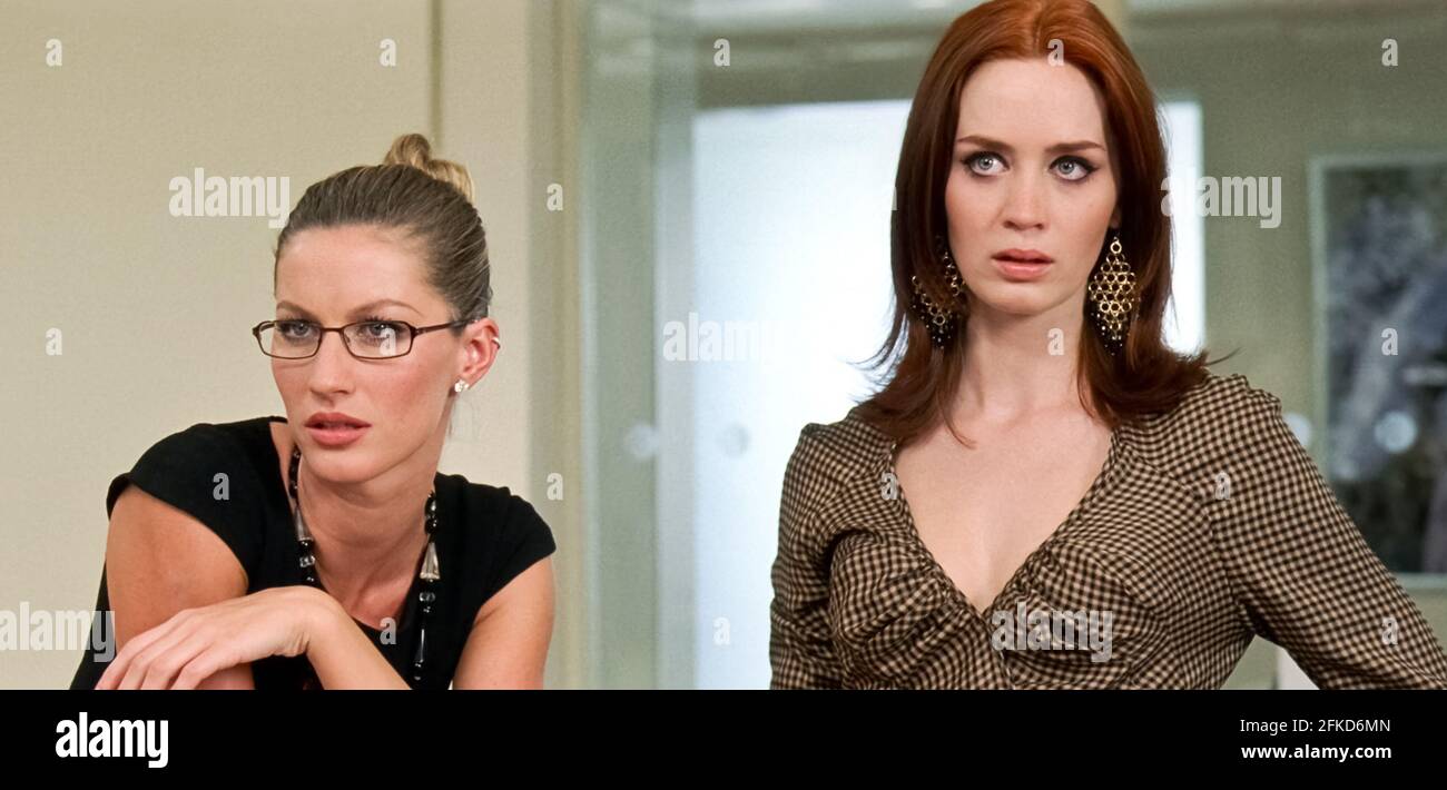USA. Gisele Bundchen and Emily Blunt in a scene from (C)Fox 2000 Pictures  film: The Devil Wears Prada (2006). Plot: A smart but sensible new graduate  lands a job as an assistant