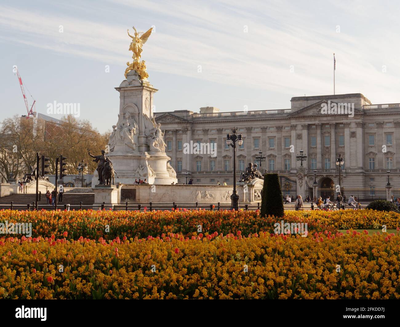 Buckingham palace flowers hires stock photography and images Alamy