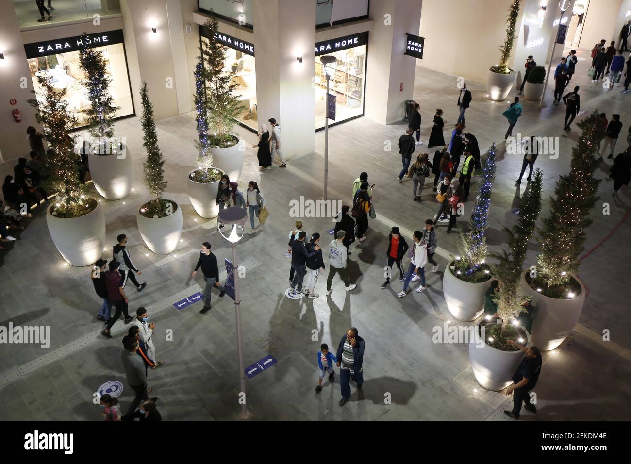 Algiers. 1st May, 2021. People walk in a shopping center in Algiers, Algeria,  April 29, 2021. The Algerian government announced on Thursday a series of  measures to curb the spread of COVID-19,