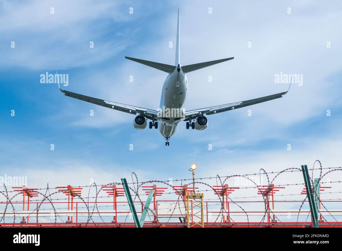 Approach lighting system hi-res stock photography and images - Alamy