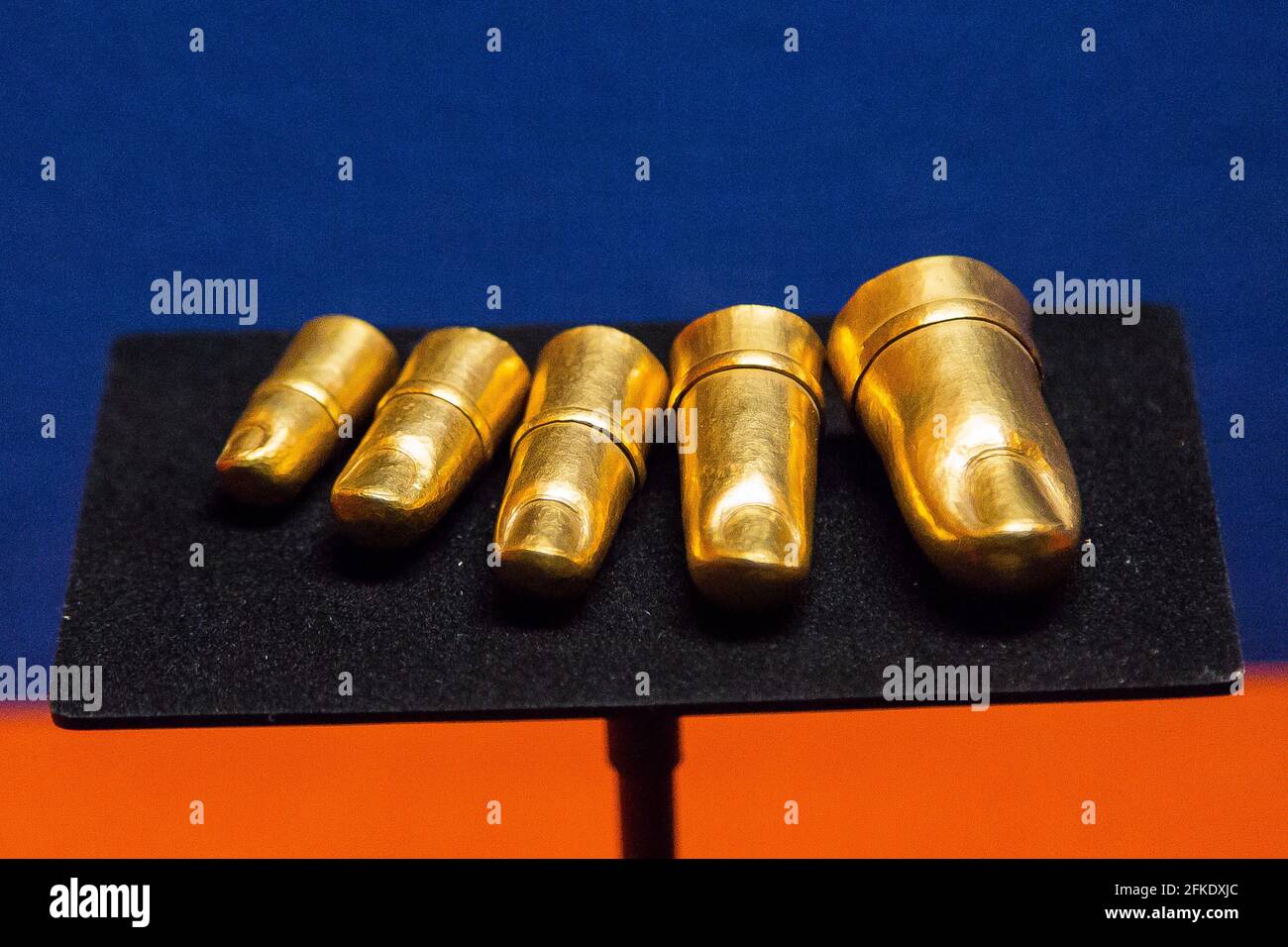 Egypt, Cairo, Egyptian Museum, jewellery found in the royal necropolis of  Tanis : Gold finger cots, for the feet of the king Psusennes Stock Photo -  Alamy