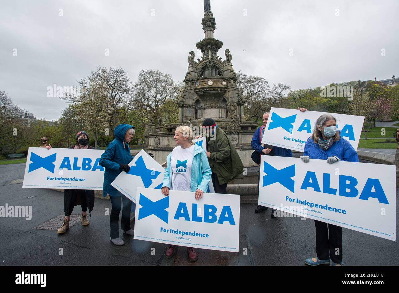 ALBA candidate Michelle Ferns campaigning at Kelvingrove Park with campaign materials collected by volunteers in Glasgow, Scotland. Stock Photo