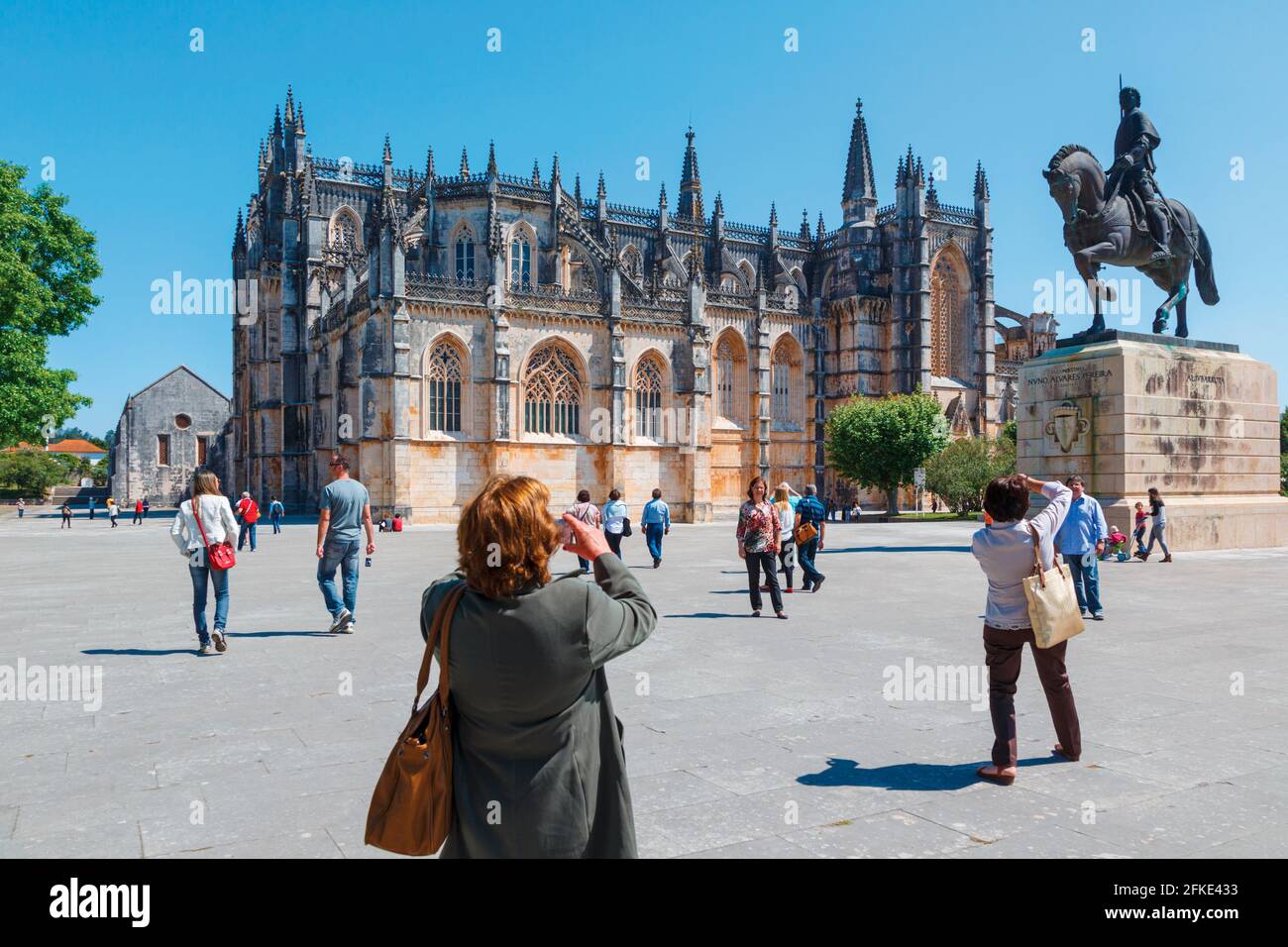 Batalha, Leiria District, Portugal. Mosteiro or Monastery of Santa Maria da Vitoria na Batalha, and equestrian statue of Nuno Alvares Pereira who led Stock Photo