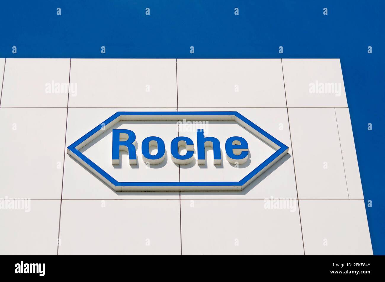 Rotkreuz, Zug, Switzerland - 28th March 2021 : Roche sign in front at the Roche Diagnostics campus in Rotkreuz, Switzerland. F. Hoffmann-La Roche AG i Stock Photo