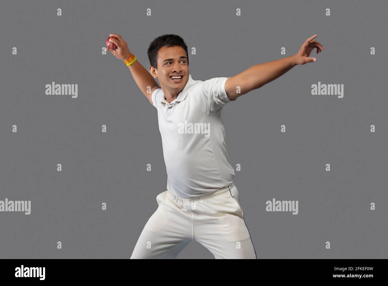 Cricketer, fielder throwing a ball Stock Photo Alamy