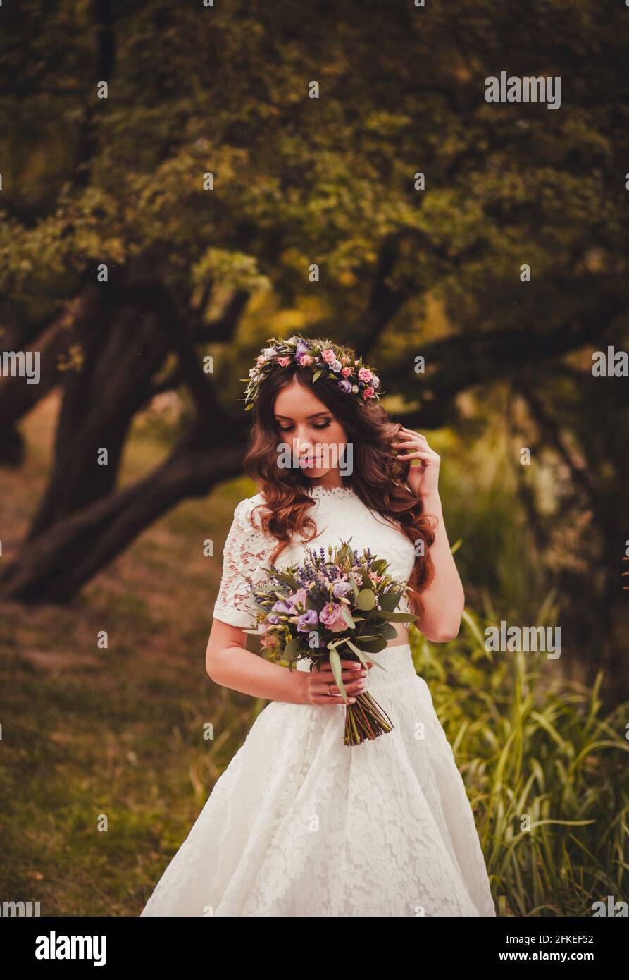 Beautiful bride in wedding dress and bridal bouquet, happy newlywed woman with wedding flowers Stock Photo