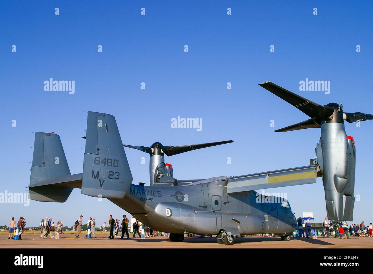 Bell Boeing MV-22B Osprey tilt rotor on display at RIAT airshow. US Marine Corps version of V-22 design. Early metallic paint scheme. RAF Fairford Stock Photo