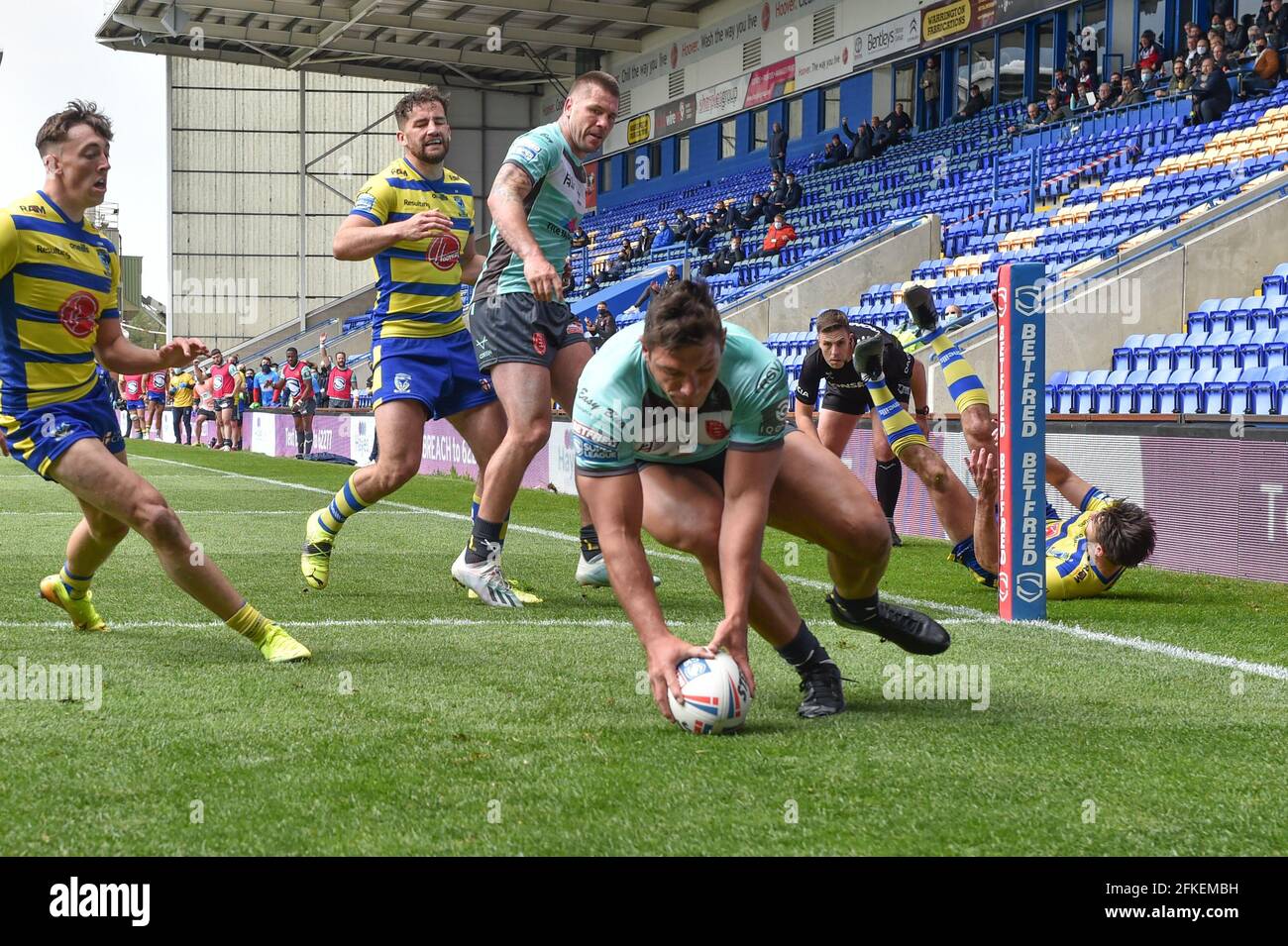 Ryan Hall (5) of Hull KR score a try to make it 1210 Stock Photo Alamy