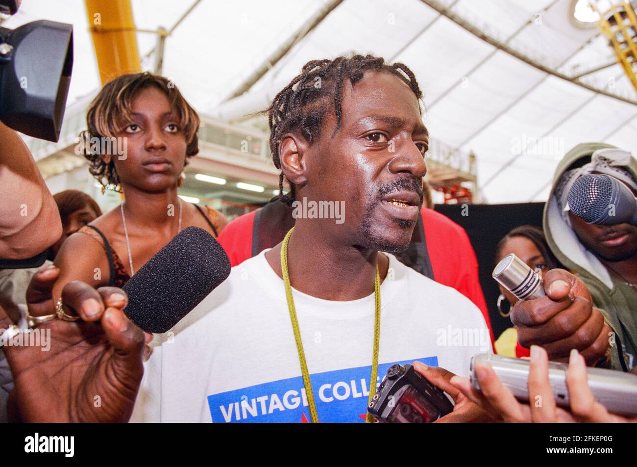 Flava flav rapper hi-res stock photography and images - Alamy