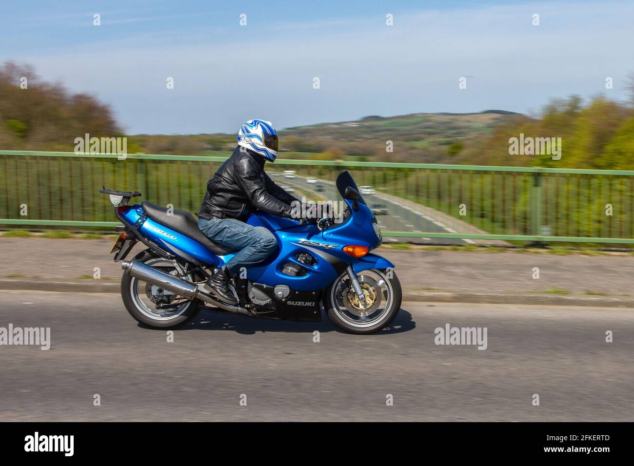 2000 Suzuki Gsx 600 Fy Motorbike rider; two wheeled transport, motorcycles, vehicle, roads, motorbikes, motorcycle bike riders motoring in Chorley, UK Stock Photo