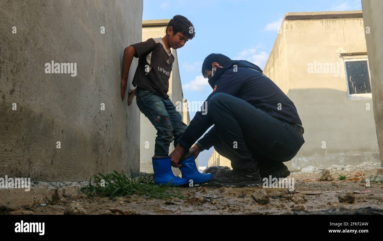 Aid worker hi-res stock photography and images - Alamy