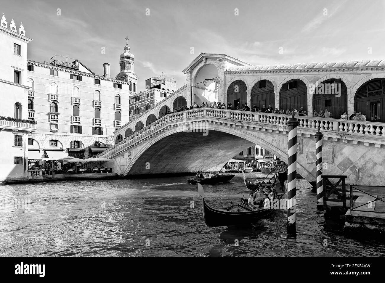 Rialto Bridge in black and white, Venice Stock Photo - Alamy