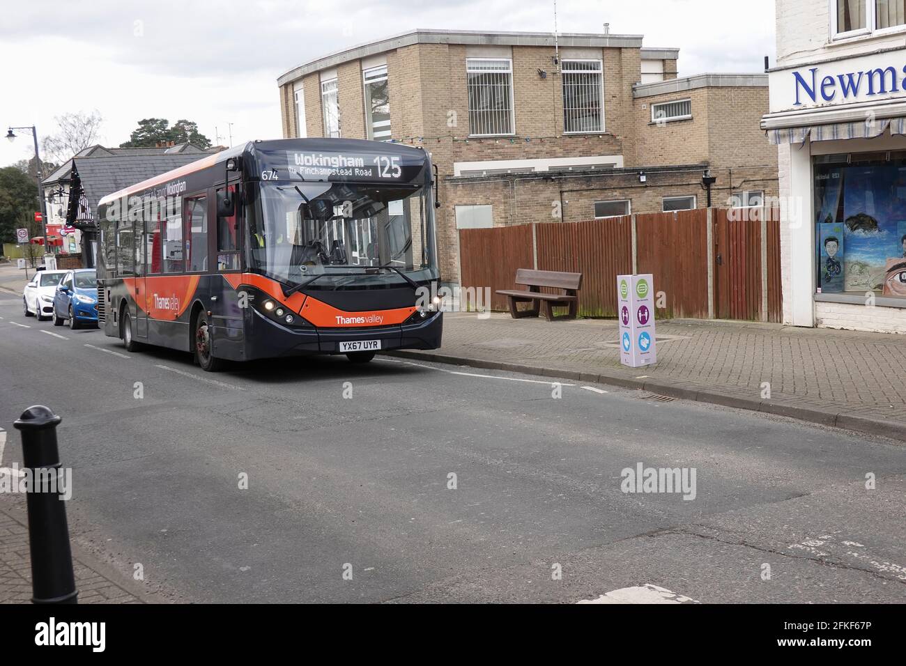 Thams Valley ADL Enviro 200 MMC on route 125 in Crowthorne High Street Stock Photo