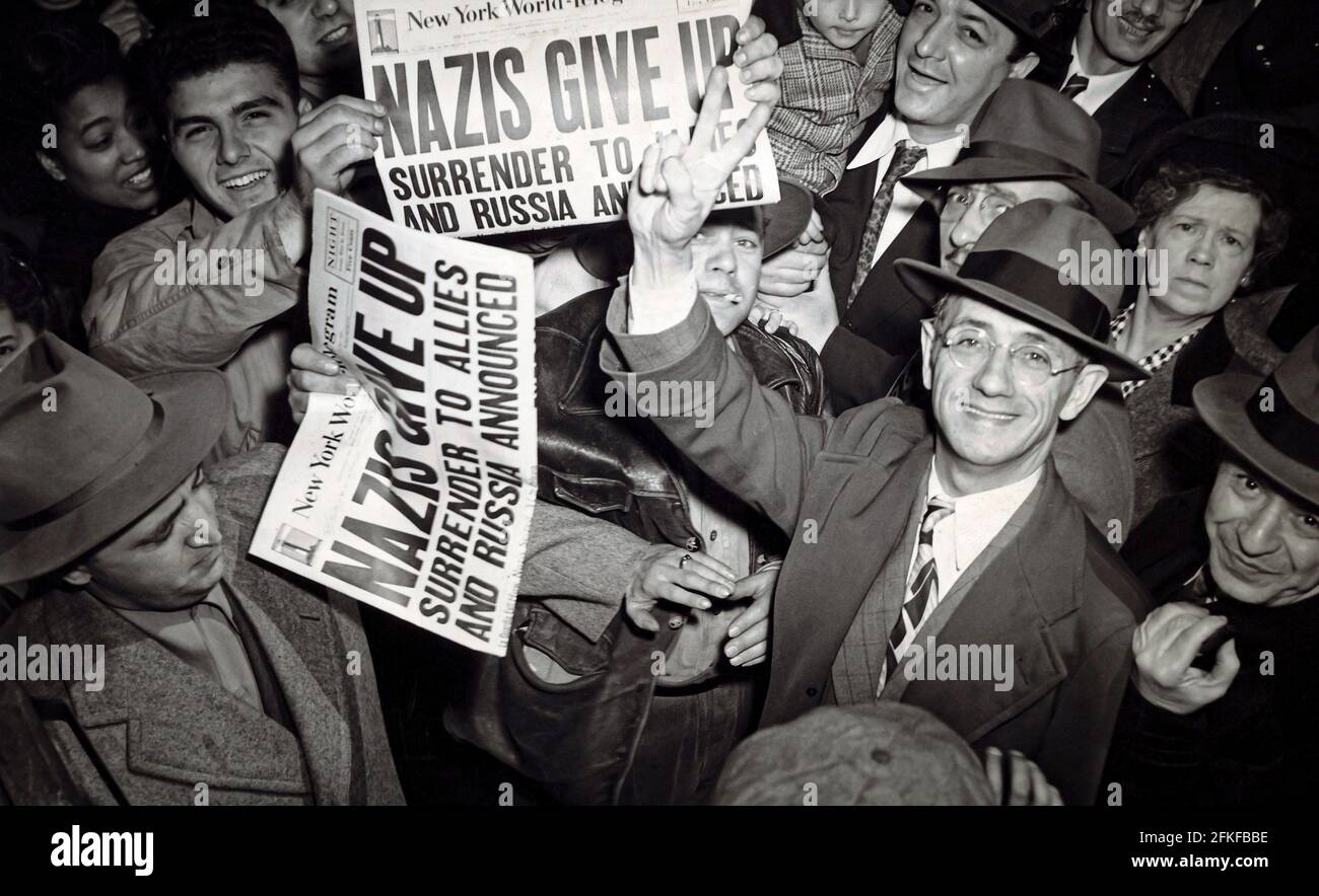 People celebrating the end of the Second World War Stock Photo - Alamy