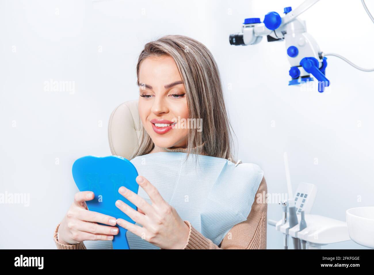 Perfect smile hi-res stock photography and images - Alamy