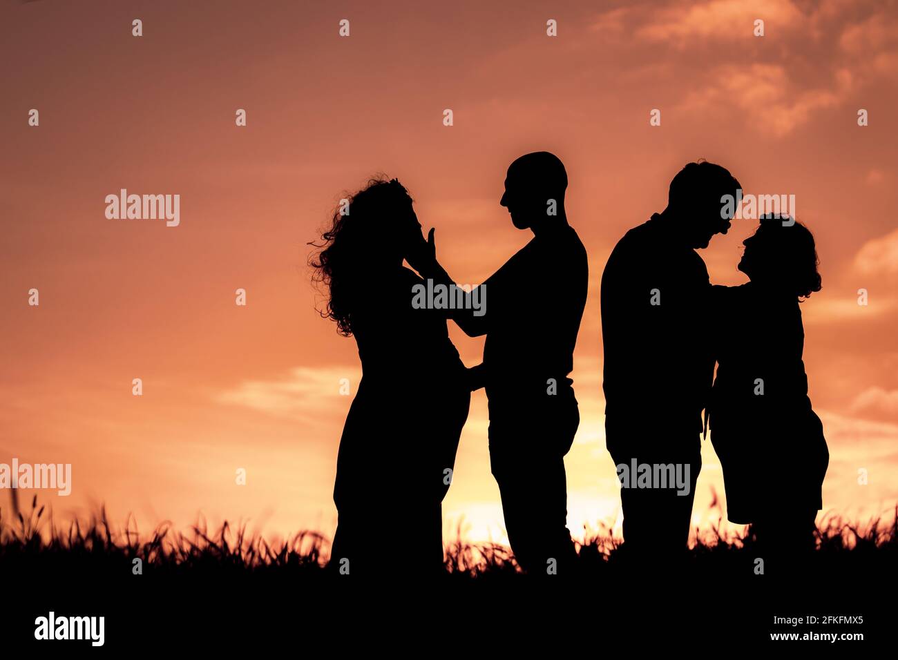 Kissing couples silhouette hi-res stock photography and images - Alamy