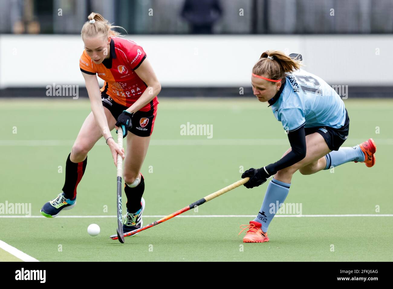 EINDHOVEN, NEDERLAND - MAY 2: Fiona Morgenstern of Oranje Rood and Zoe Hessels of HGC during the Hoofdklasse Dames match between Oranje-Rood and HGC at Genneper Parken on May 2, 2021 in Eindhoven, Nederland (Photo by Perry van de Leuvert/Orange Pictures) Stock Photo