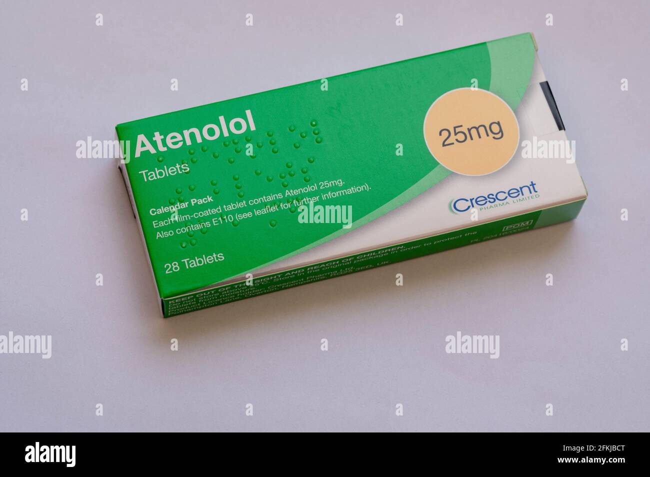 An image box of Atenolol 25 micrograms tablets used for the treatment of high blood pressure and irregular heartbeats,part of the beta blocker family. Stock Photo