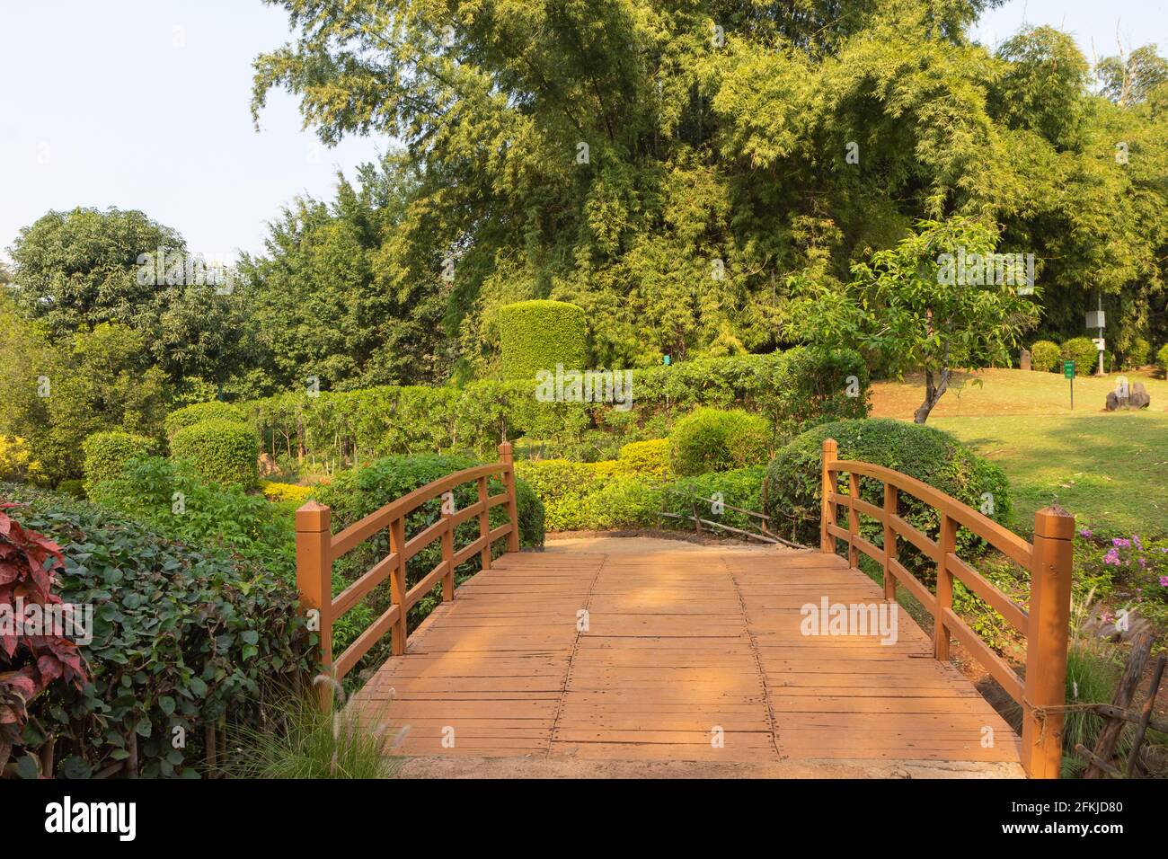 Wooden bridge garden hi-res stock photography and images - Alamy
