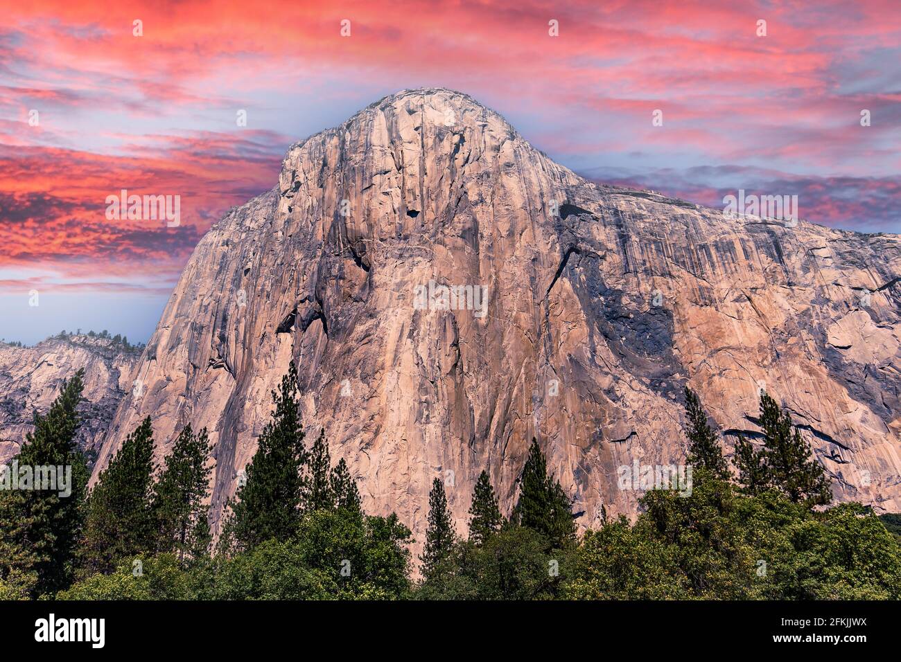 world-famous-rock-climbing-wall-of-el-capitan-yosemite-national-park