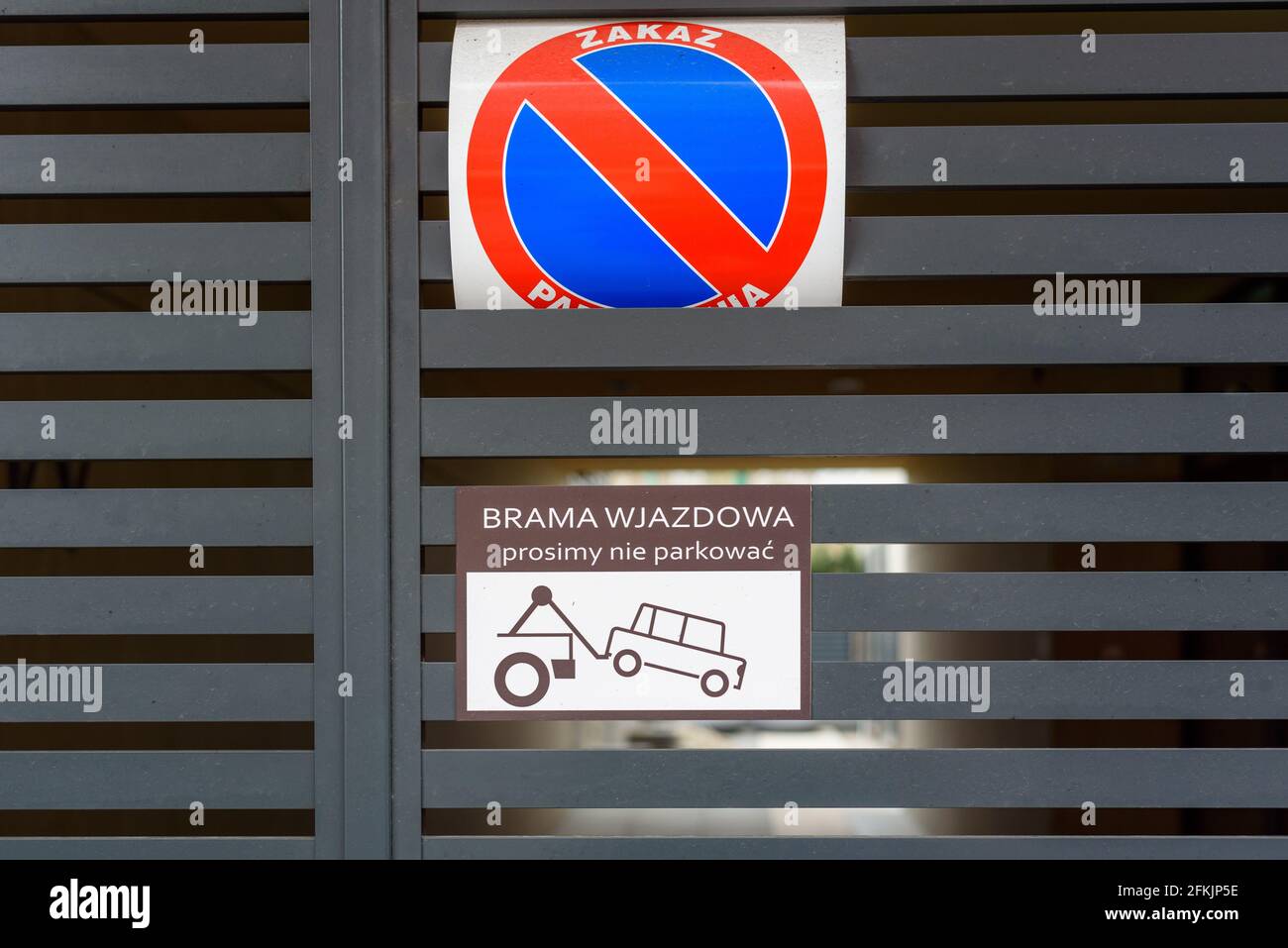 Entry gate- please do not park, no parking Polish prohibition sign in Srodka, Poznan, Poland Stock Photo