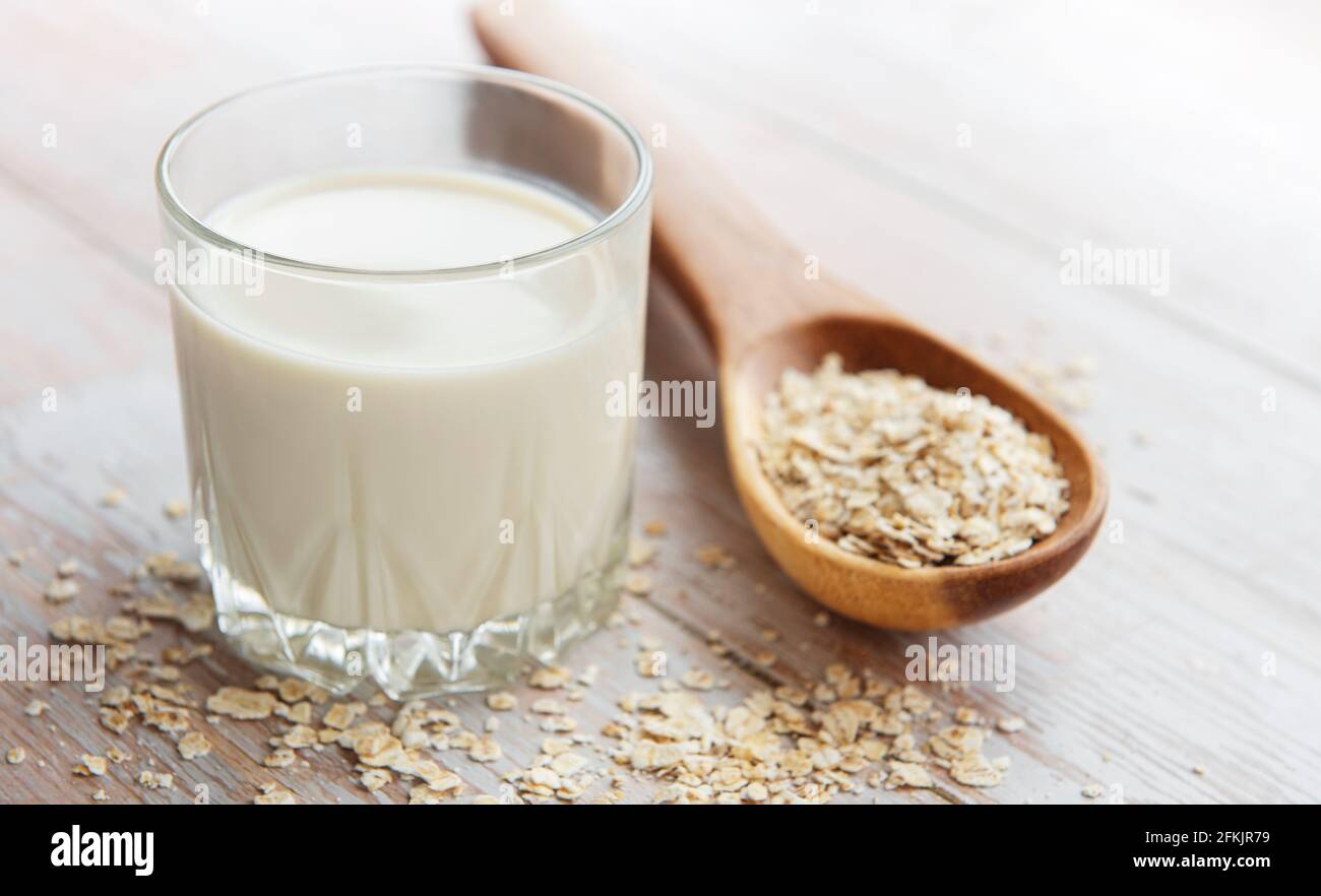 Vegan non dairy alternative milk. Oat flakes milk Stock Photo Alamy