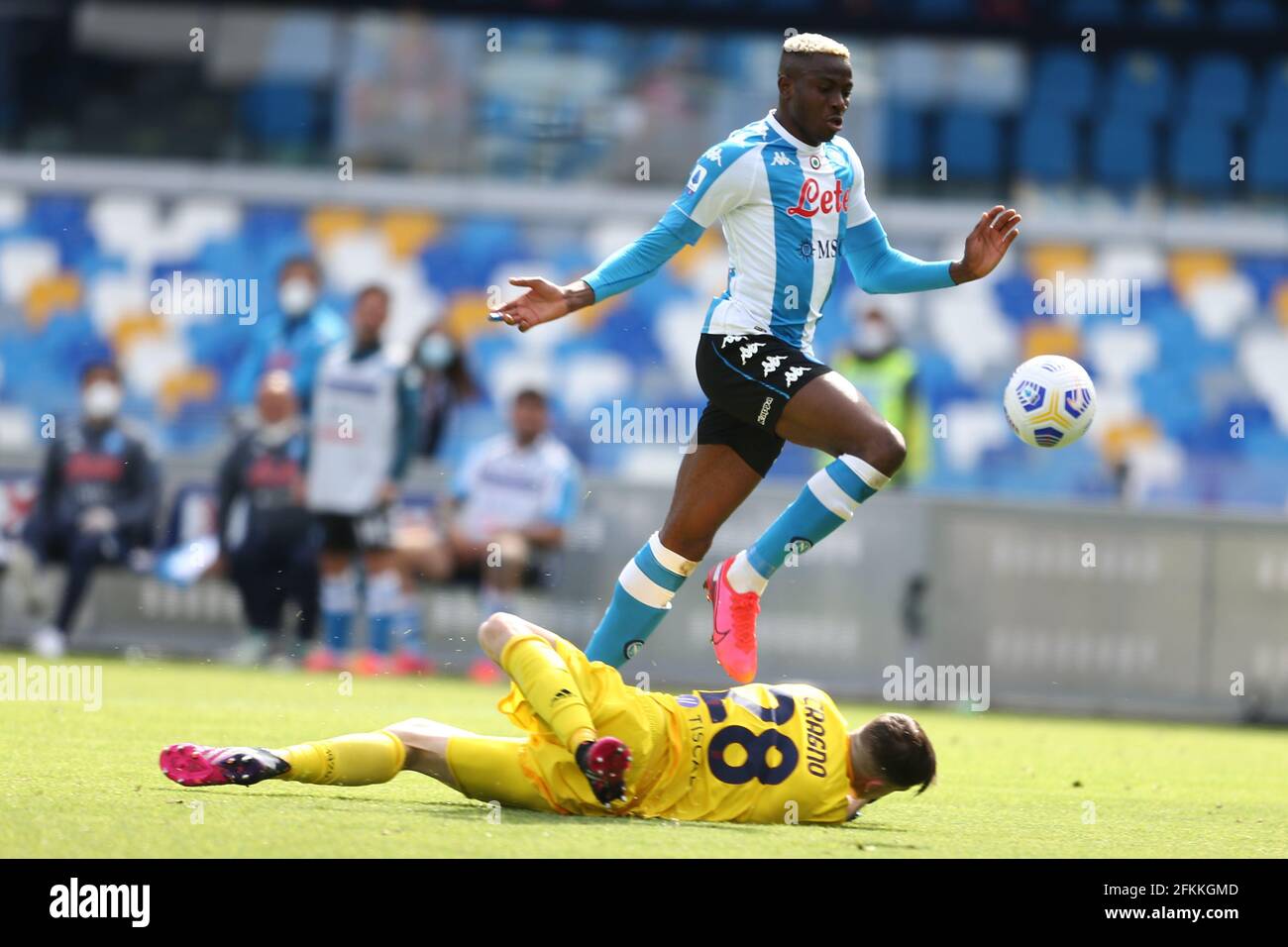 SSC Napoli's Nigerian striker Victor Osimhen challenges for the ball with Cagliari's Italian goalkeeper Alessio Cragno during the Serie A football match between SSC Napoli and Cagliari at the Diego Armando Maradona Stadium. Napoli Cagliari drawing 1-1. Stock Photo