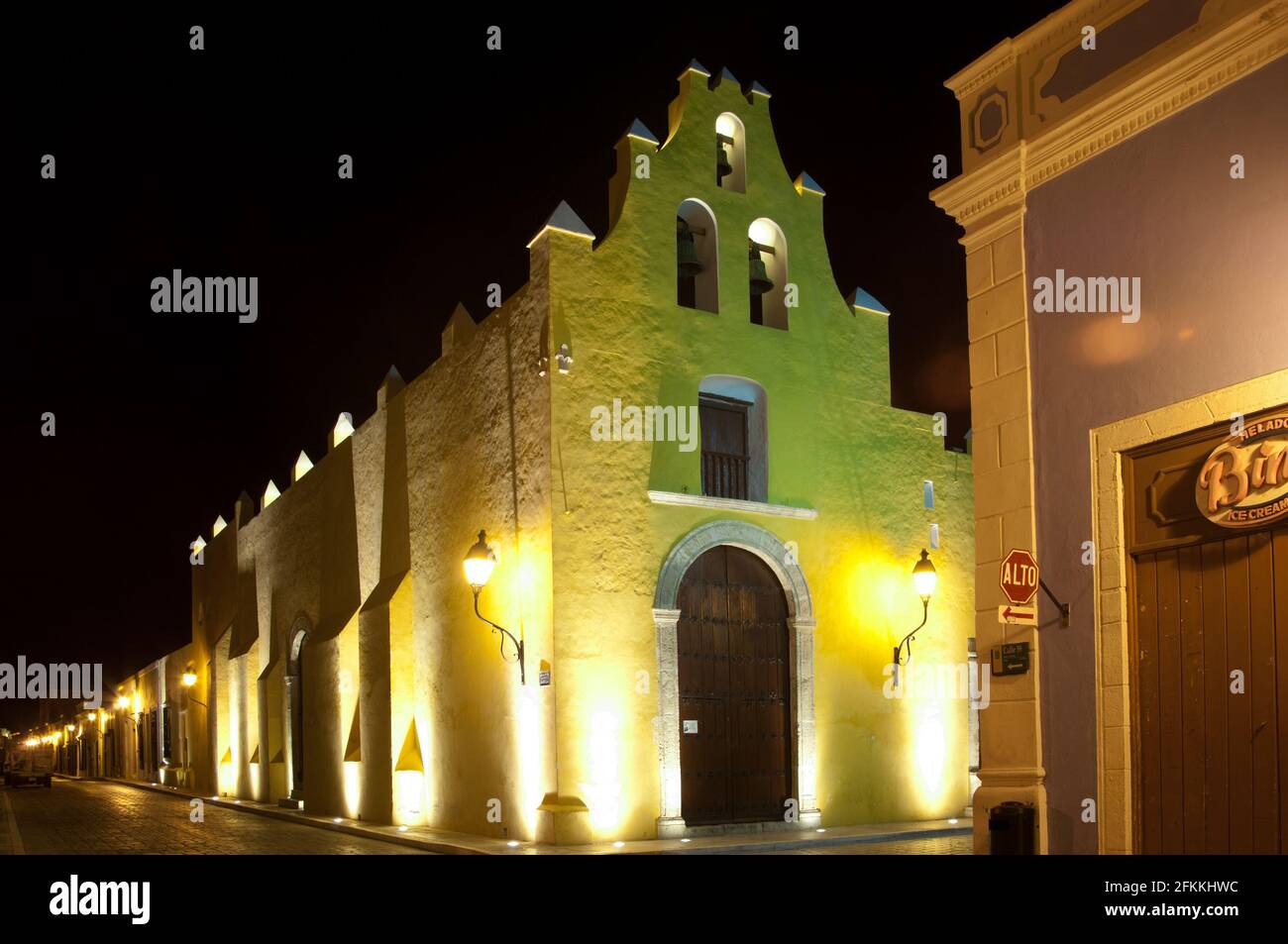 El templo de San Francisquito de Campeche, originalmente San Roque, se comenzó a construir en 1654 y se terminó en 1724. Cuenta con cuatro retablos ba Stock Photo