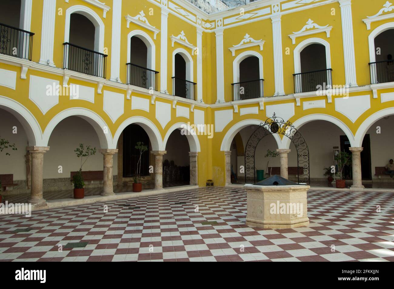 EL INSTITUTO CAMPECHANO ES UNA INSTITUCION QUE TIENE ANTECEDENTES EN