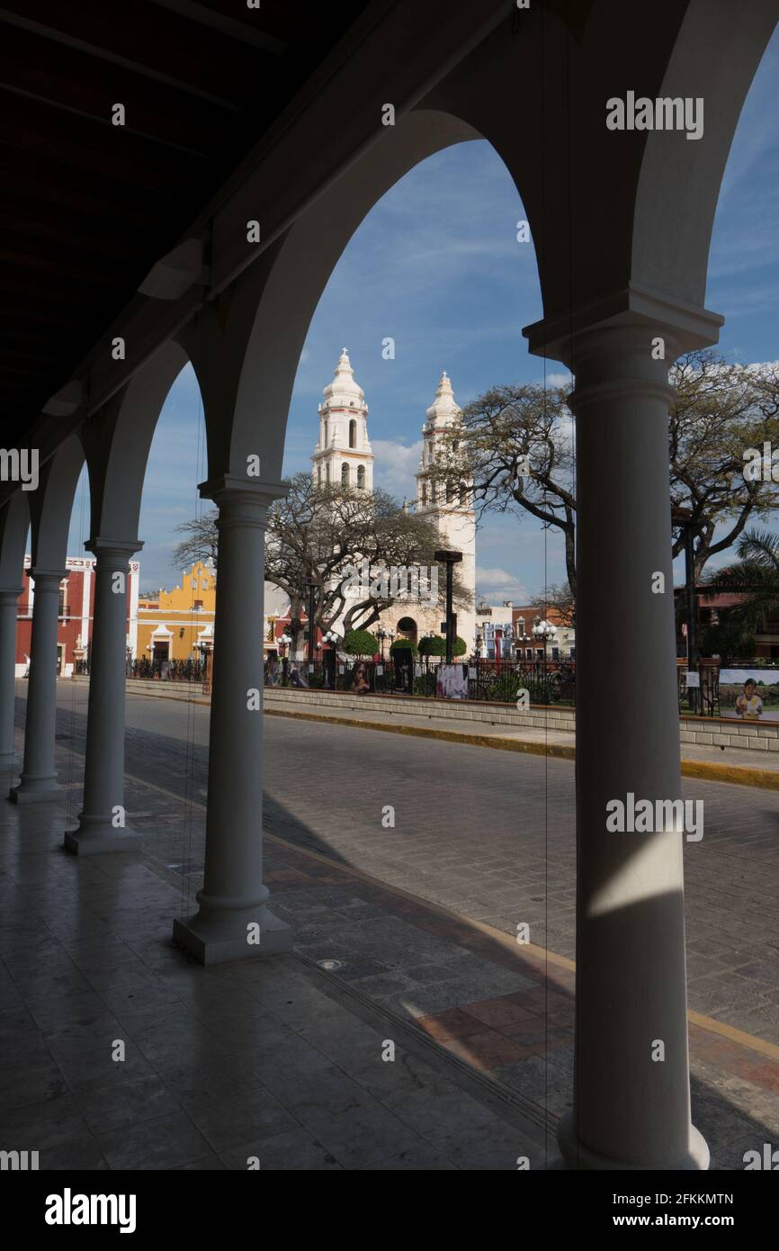 La catedral de Campeche se levanta en el sitio donde estuvo la primera capilla católica, dedicada a Nuestra Señora de la Inmaculada Concepción, luego Stock Photo