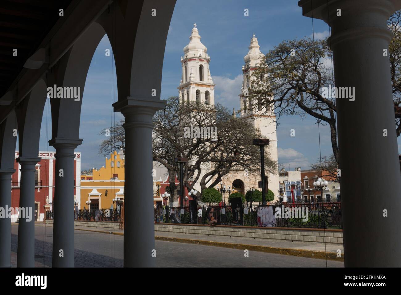 La catedral de Campeche se levanta en el sitio donde estuvo la primera capilla católica, dedicada a Nuestra Señora de la Inmaculada Concepción, luego Stock Photo