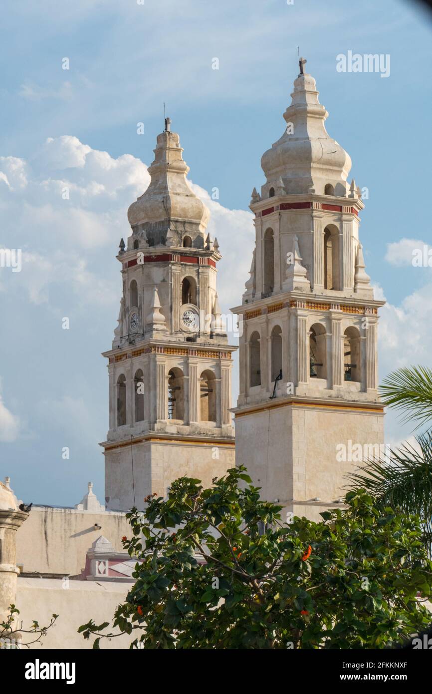 La catedral de Campeche se levanta en el sitio donde estuvo la primera capilla católica, dedicada a Nuestra Señora de la Inmaculada Concepción, luego Stock Photo