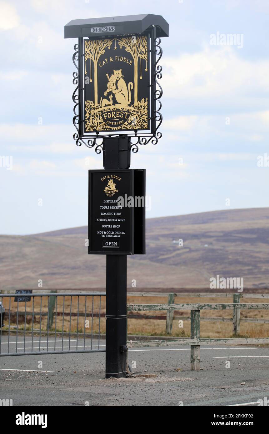 Cat and Fiddle public house and distillery on the A537 in Cheshire Stock Photo