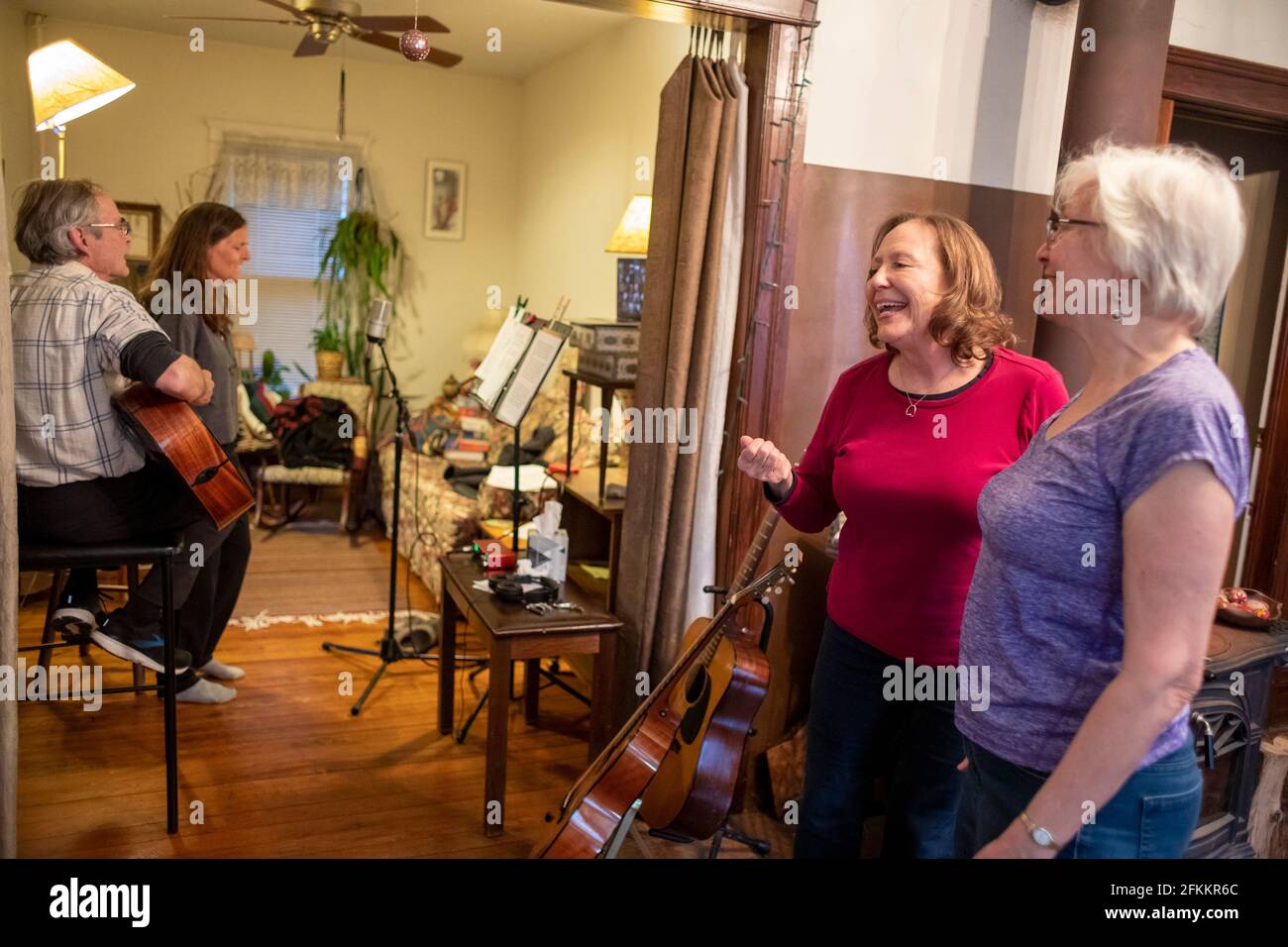 Detroit, Michigan - Bob O'Brien and Julie Beutel perform a home concert by Zoom during the coronavirus pandemic. People could watch the concert for fr Stock Photo