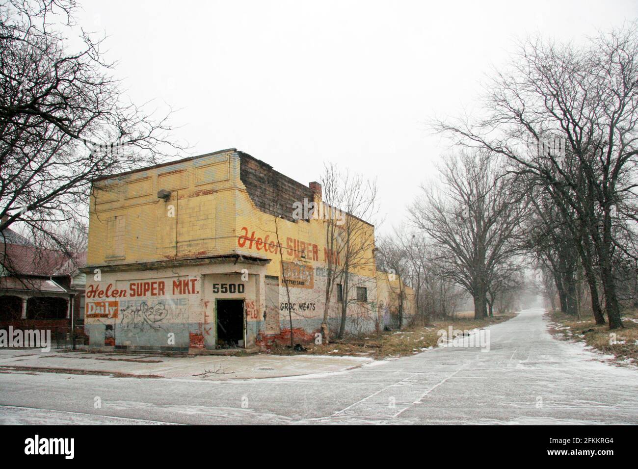 Ruins of the former Helen Supermarket, corner party store, Detroit, Michigan, USA Stock Photo