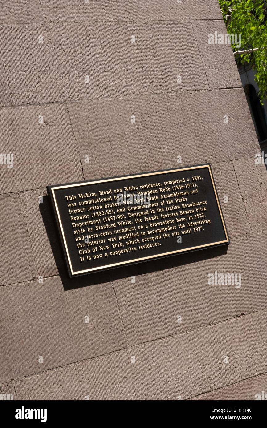 Historic plaque for The Historic Robb House on Park Avenue, NYC, USA Stock Photo