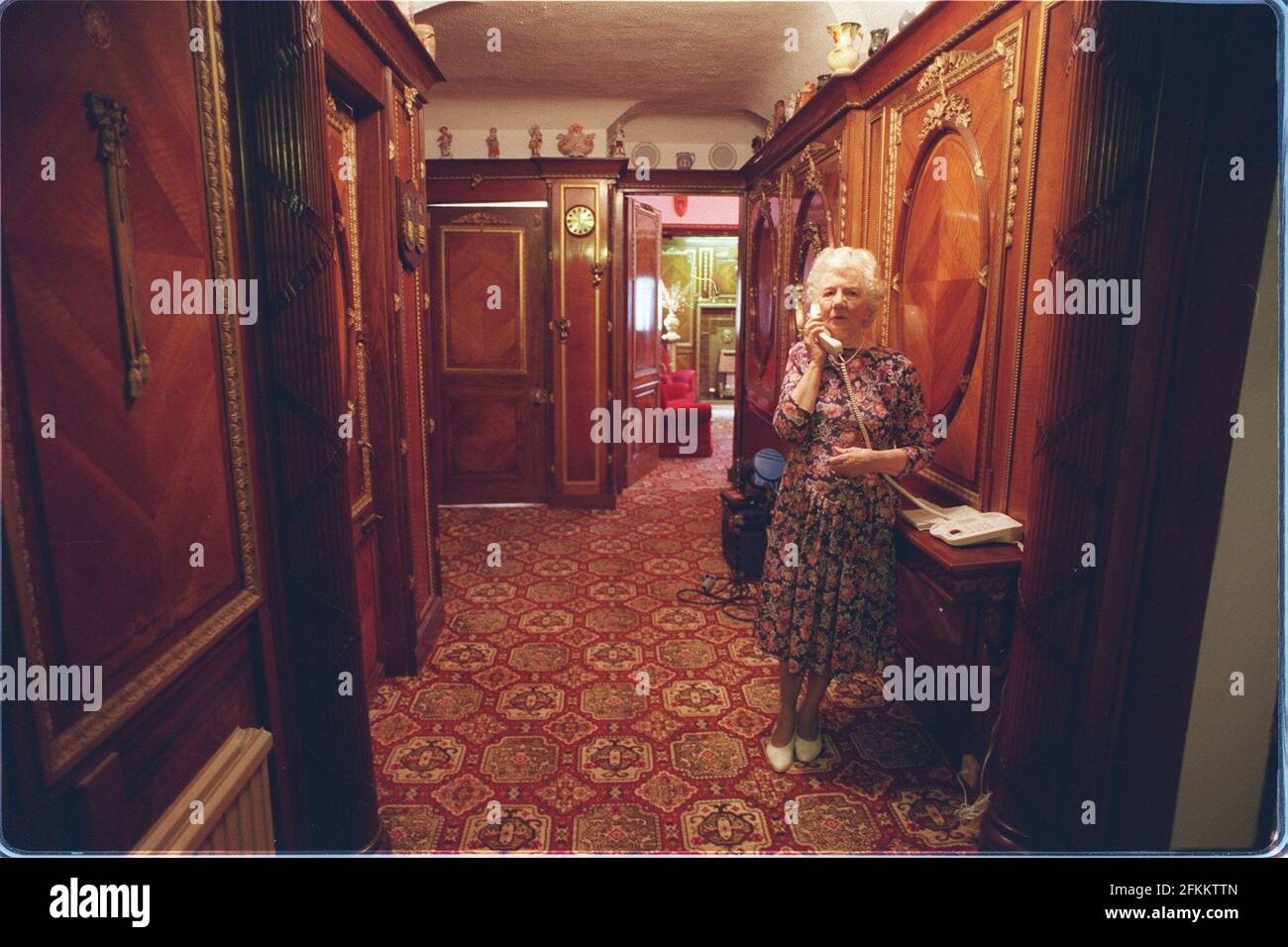Joyce Norton  at home in Southport January 1998which is fitted with the walnut panelling and fittings that once graced the first class restaurant of the ship Olympic which was ths sister ship to the Titanic Stock Photo