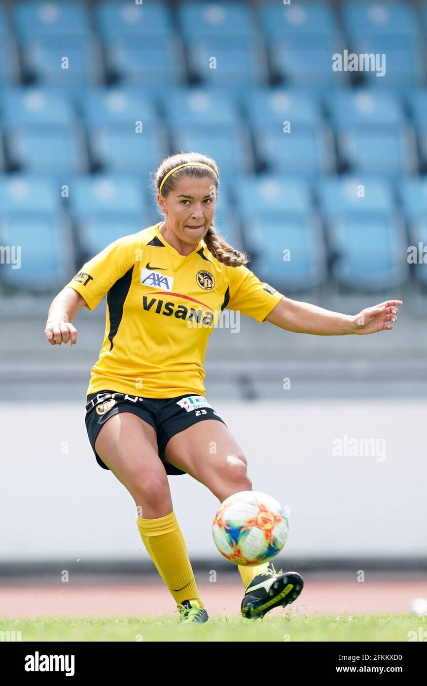 Jinsiy porno onlayn gozal va nozik Yalangoch ayollar urushmoqda