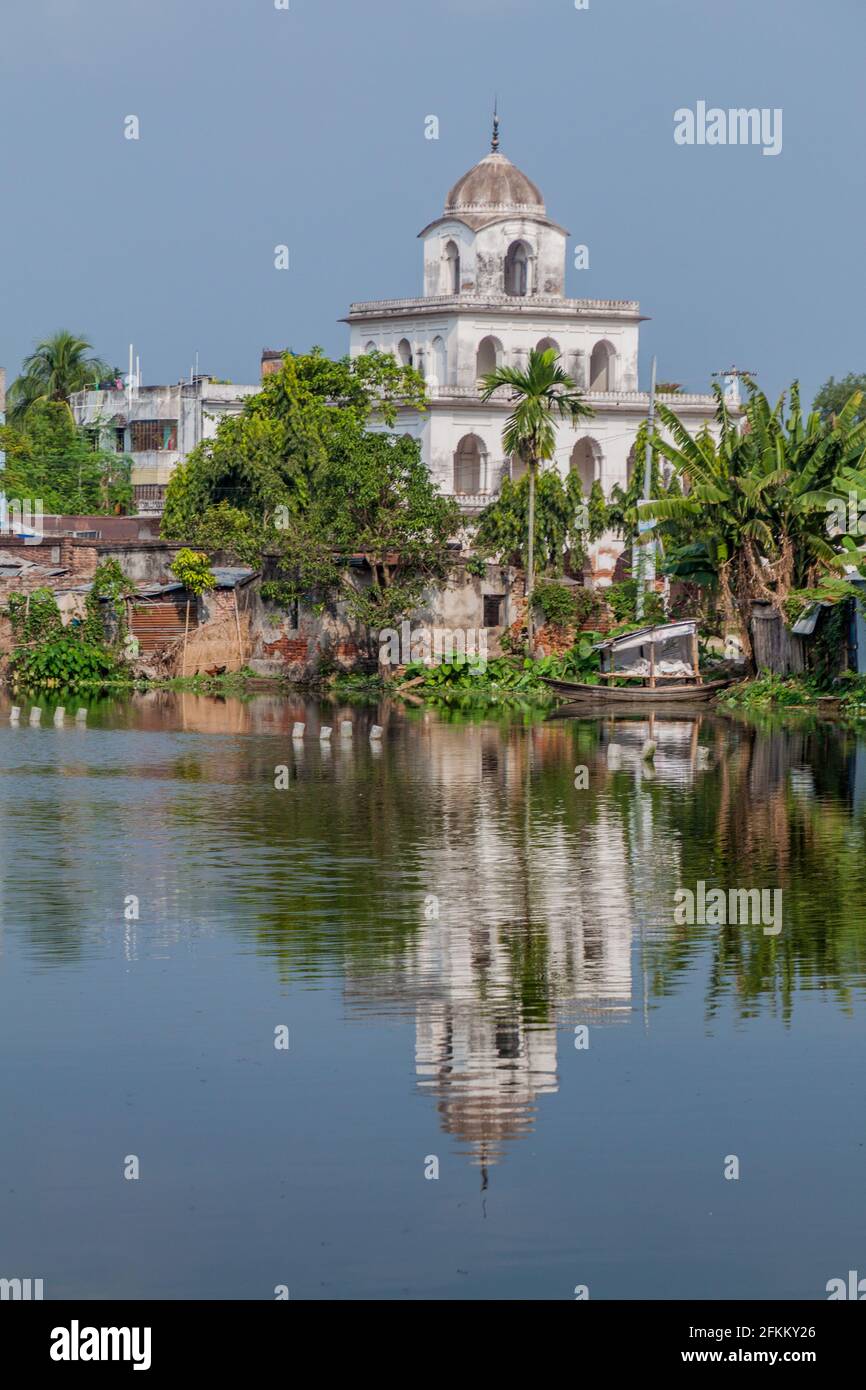 Dol Mandir temple reflecting in a pond in Puthia village, Bangladesh Stock Photo